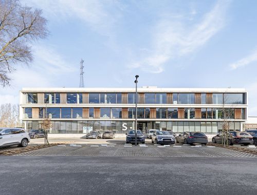                                         Bureaux à louer à Zwevegem, € 7.500
