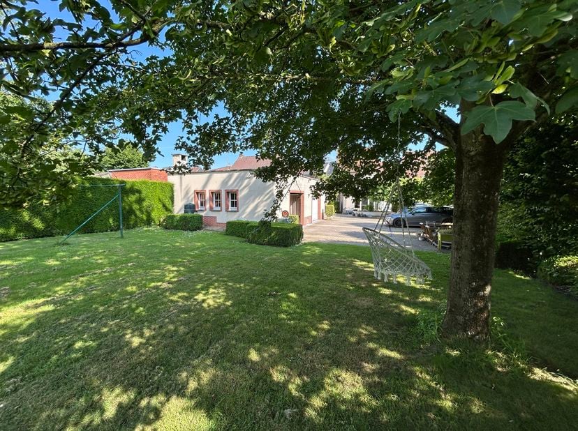 Située à ESSENBEEK, dans un environnement calme, QSPOT vous présente cette très charmante maison. Au rez-de-chaussée, elle se compose d’un grand espac