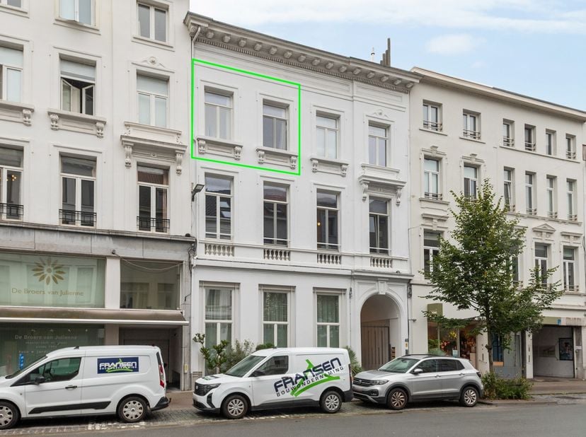 Appartement te koop in Kasteelpleinstraat 49,
                    2000 Antwerpen