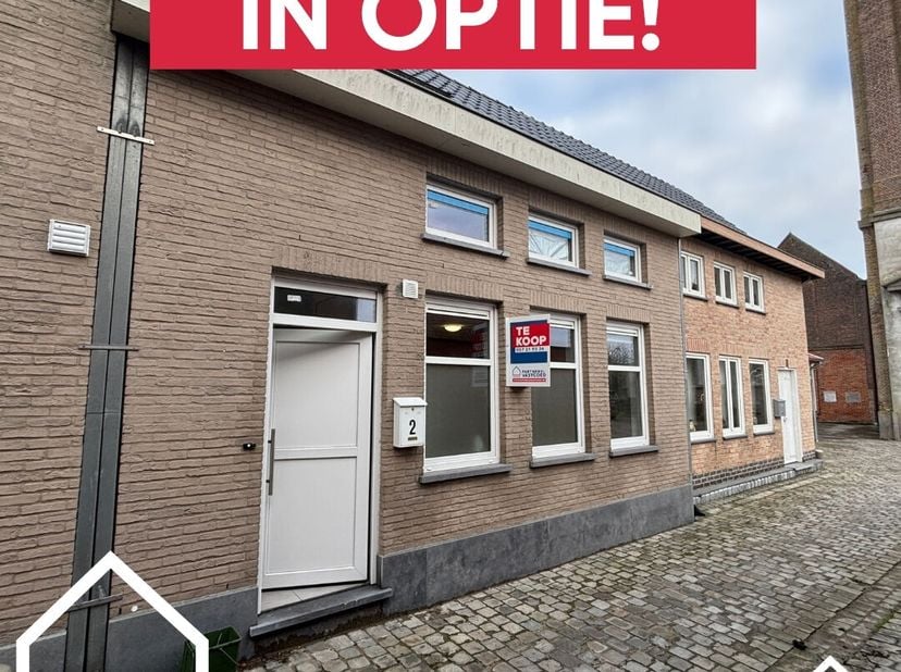 Knusse gerenoveerde rijwoning met dakterras in Roesbrugge-Haringe<br />
<br />
In het charmante en landelijke Roesbrugge-Haringe, een deelgemeente van