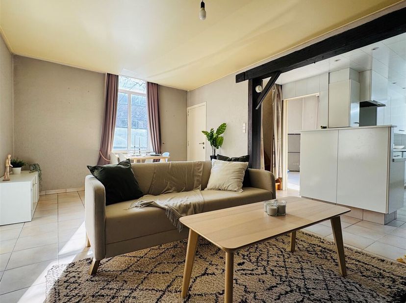 Maison de 5 chambres à vendre !<br />
Aménagement : hall d'entrée avec toilettes invités, buanderie, salle de bain avec douche (entièrement rénovée),