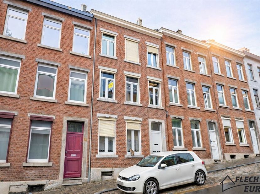 VERVIERS, situé dans les vieux quartiers de notre belle ville, cet immeuble de rapport est une occasion unique pour un investissement. Celui-ci se com