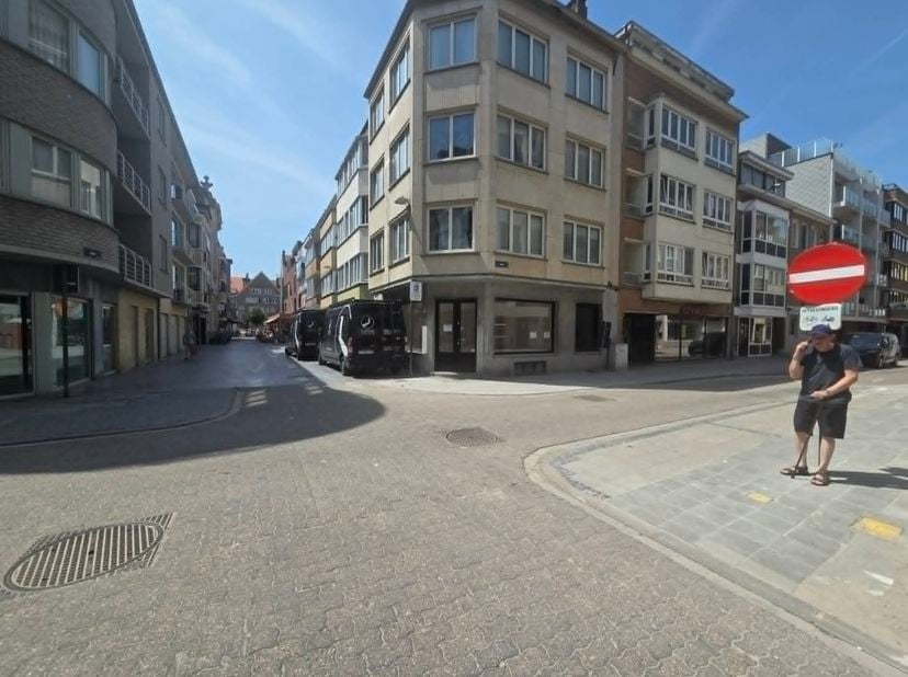 Karaktervol handelspand <br />
Pop up mogelijk<br />
Termijn te bespreken<br />
10 M etalage
