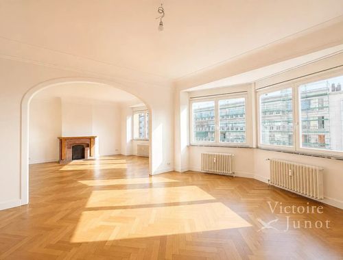                                         Appartement te huur in Elsene, € 2.750
