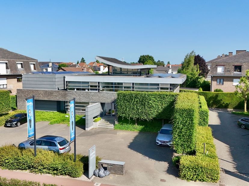 Bedrijfsvastgoed te koop in Kortrijksesteenweg 387,
                    8530 Harelbeke