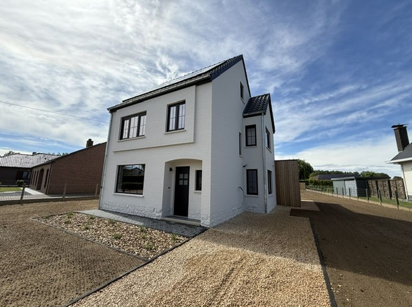 Instapklare, energiezuinige villa aan 2% registratierechten in rustige groene omgeving<br />
<br />
Bent u op zoek naar een moderne, instapklare wonin
