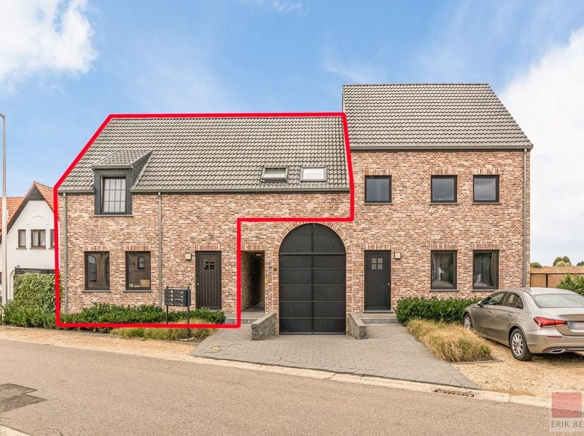Instapklare energiezuinige woning met een woonopp. van 140m², voorzien van een leefruimte met open keuken, berging, terras, 3 ruime slaapkamers, badka