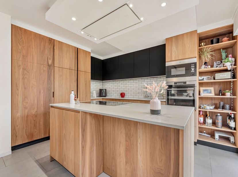 In rustige omgeving te Lauwe vinden we deze open bebouwing!!<br />
De woning is van 2008 en in 2020 werd er een volledige bijbouw geplaatst. De woning