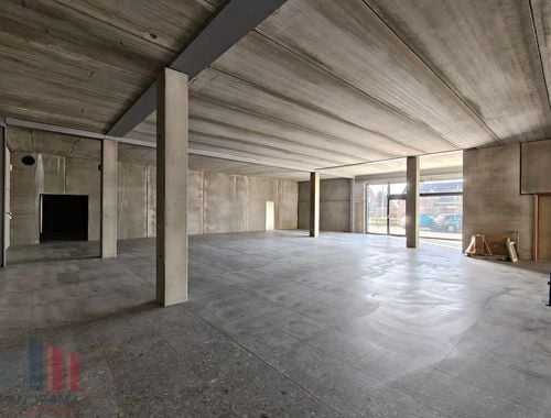                                         Bureaux à louer à Zedelgem, € 1.500
