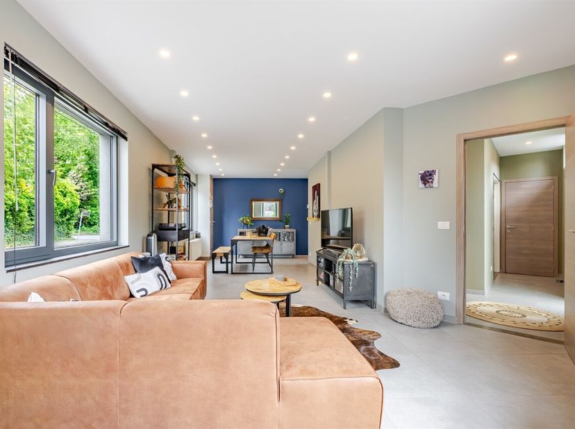 Instapklare woning met 3 ruime slaapkamers!<br />
Deze woning is gelegen in de dorpskern en toch in het groen; vlakbij handel, scholen en verbindingsw