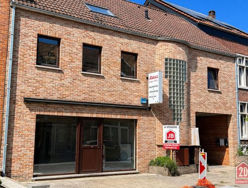                                         Appartementsgebouw te koop in Neerheylissem, € 350.000
