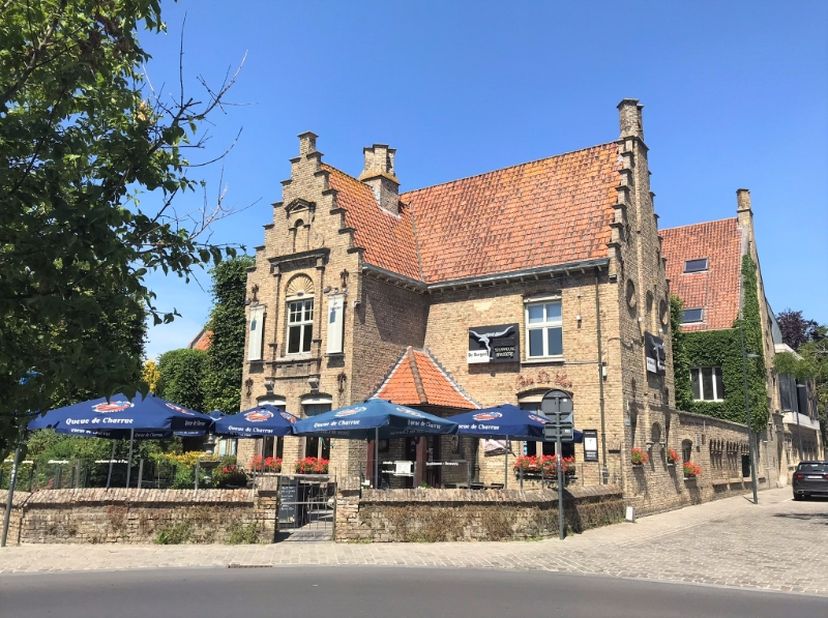 uiterst charmante handelswoning<br />
met prachtig zonneterras<br />
gelegen in het volle centrum<br />
!! vrij van brouwer !!<br />
voorheen uitgebaa