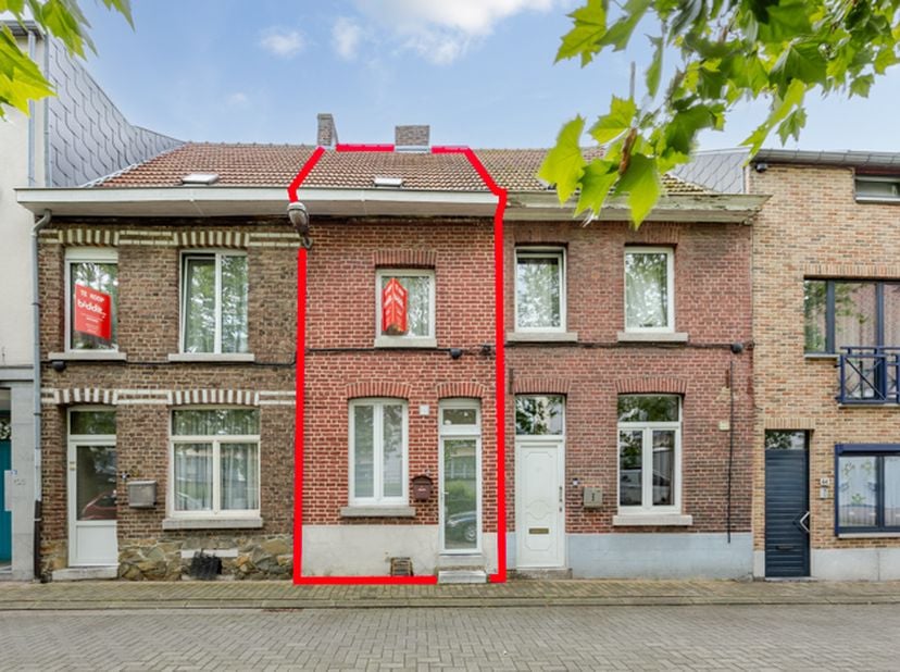 OP TE FRISSEN RIJWONING MET STADSTUINTJE - <br />
<br />
In een rustige straat op wandelafstand van het historische centrum van Tongeren ligt deze aut