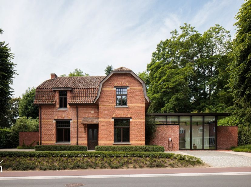 U kan de documenten downloaden en de woning virtueel bezoeken op www.irres.be.<br />
Bijkomende info en bezoeken via Daphne op daphne@irres.be of bel