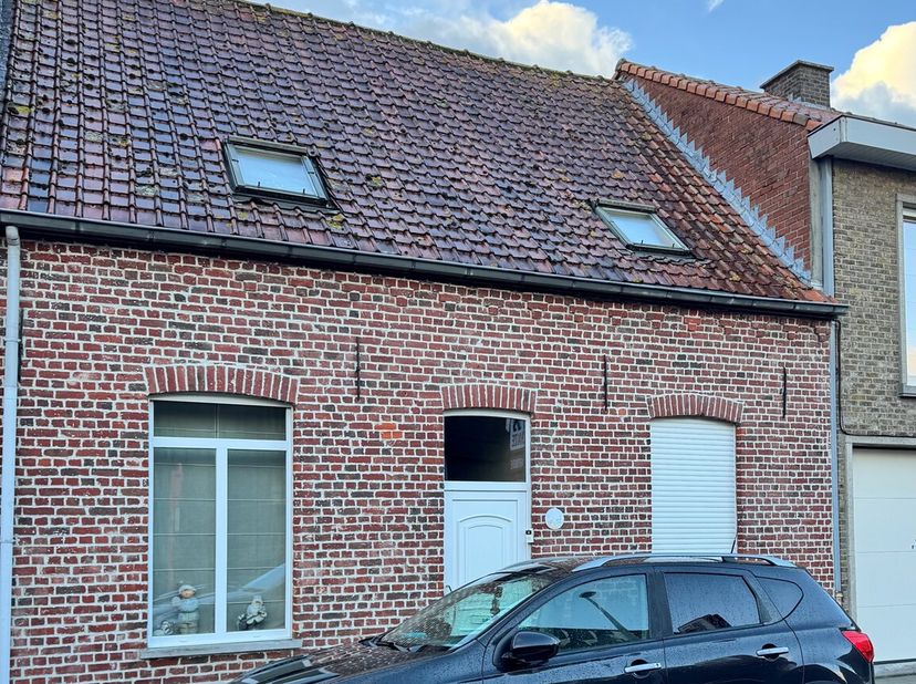 Deze ideale gezinswoning in Ardooie is gelegen op een grondoppervlakte van 407 m².<br />
De woning is gelegen in een rustige en kindvriendelijke buurt
