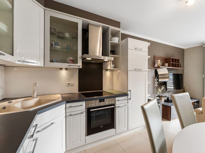 [[ DIT PAND NEEMT DEEL AAN DE ERA OPEN HUIZEN DAG OP 13/6 VAN 13:00 TOT 14:00 ]] Te koop: verzorgde 2 slaapkamer appartement in de Arsenaalstraat, Nie