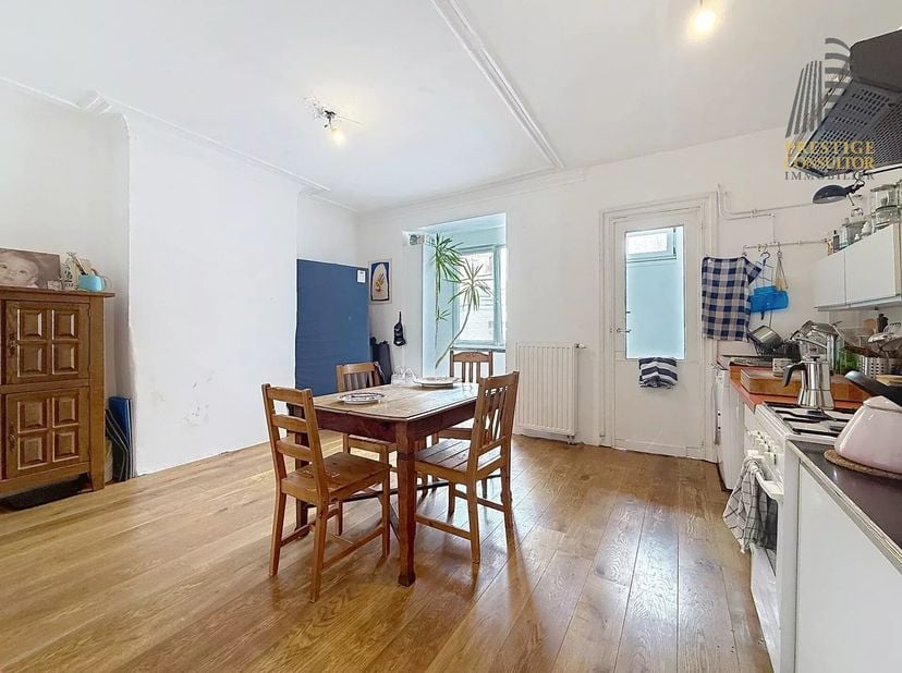 SCHAERBEEK - REF: 87195078 - PRACHTIG APPARTEMENT MET 2 SLAAPKAMERS VERDEELD OVER TWEE VERDIEPINGEN!!<br />
Gelegen in een van de meest gewilde wijken