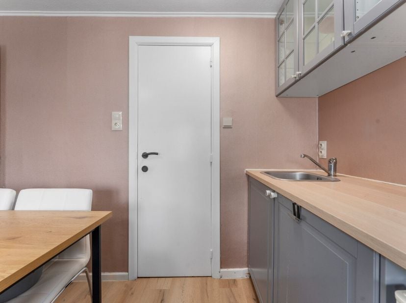 Te koop: 1-slaapkamerappartement in Middelkerke, centraal gelegen nabij winkels, openbaar vervoer en de Zeedijk. Dit appartement op de Koninginnelaan