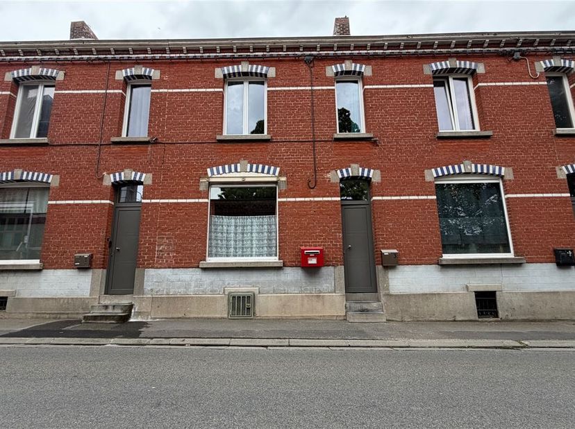 À louer  Maison 3 chambres idéalement située à Blandain<br />
Située dans le village de Blandain, cette maison mitoyenne offre un cadre de vie agréabl