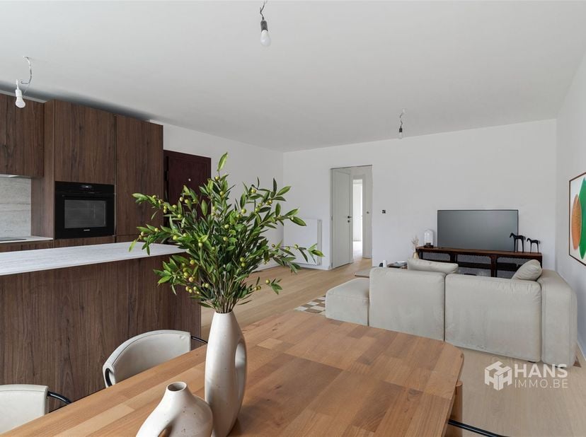 Jennevallaan 22 (glv) - Boechout<br />
<br />
<br />
<br />
Gerenoveerd appartement (73m²) met 2 slaapkamers, garage en tuin in Boechout<br />
In