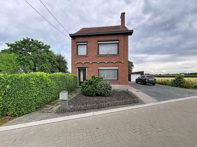 Open bebouwing met renovatiepotentieel in het landelijke Bunsbeek (Glabbeek)<br />
In het landelijke Bunsbeek, een rustige deelgemeente van Glabbeek,