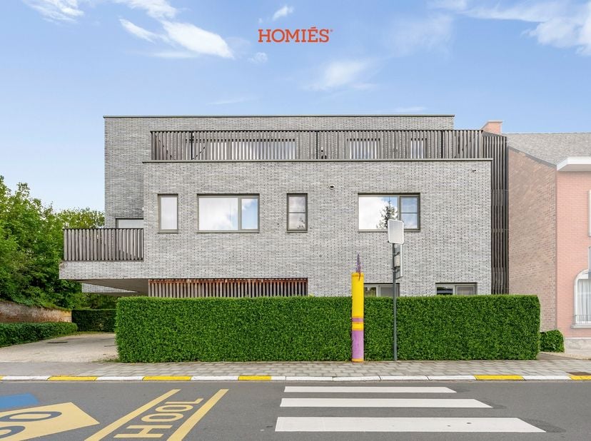 In de Gebroeders Massantstraat 15 bus 0201 in Herent bevindt zich dit ruime, onbemeubelde 2-slaapkamerappartement in een kleinschalig gebouw met slech