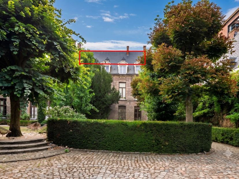 Studio au charme authentique situé dans une maison de marchand historique !<br />
Situation : Ce studio plein de charme (meublé) est situé dans un mag
