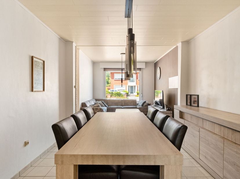 Locatie: <br />
Deze woning is gelegen aan de Kapellei 46 in Sint-Antonius (Zoersel), op een gunstige locatie nabij het centrum. Winkels, scholen, ho