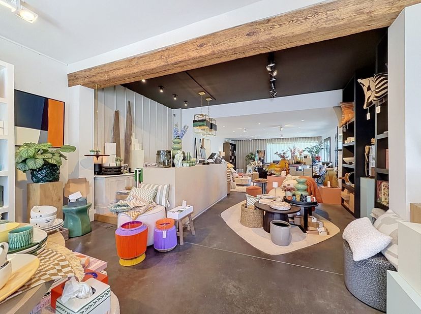 Bedrijfsvastgoed te koop in Oombergenstraat 20,
                    9620 Zottegem