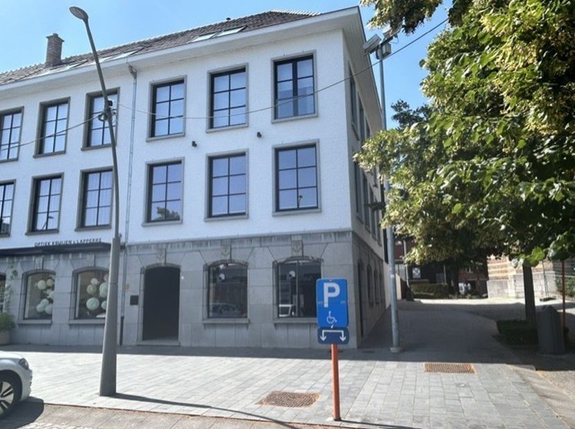 Dit mooi ingericht één-slaapkamer appartement is gelegen op de Markt 40 in Diepenbeek.&amp;nbsp; Dit is centraal gelegen tussen Hasselt - Genk - Bilzen.&amp;n