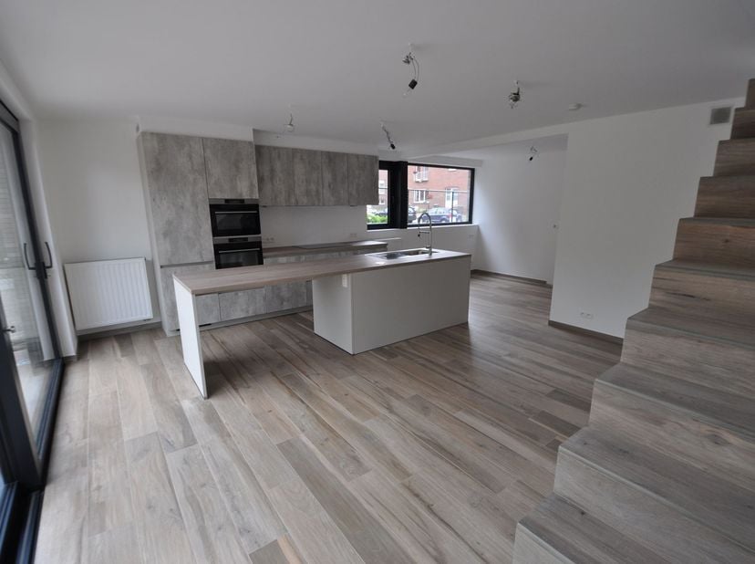 Energiezuinige gezinswoning te huur Heverlee <br />
Ligging: De woning bevindt zich aan de stadsrand van het bruisende Leuven, waar de combinatie van
