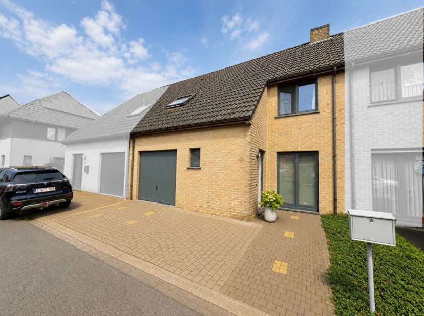 Cette maison bien entretenue et prête à emménager, construite en 2003, est située dans un quartier résidentiel agréable et calme.&amp;nbsp;&amp;nbsp;L'un de s