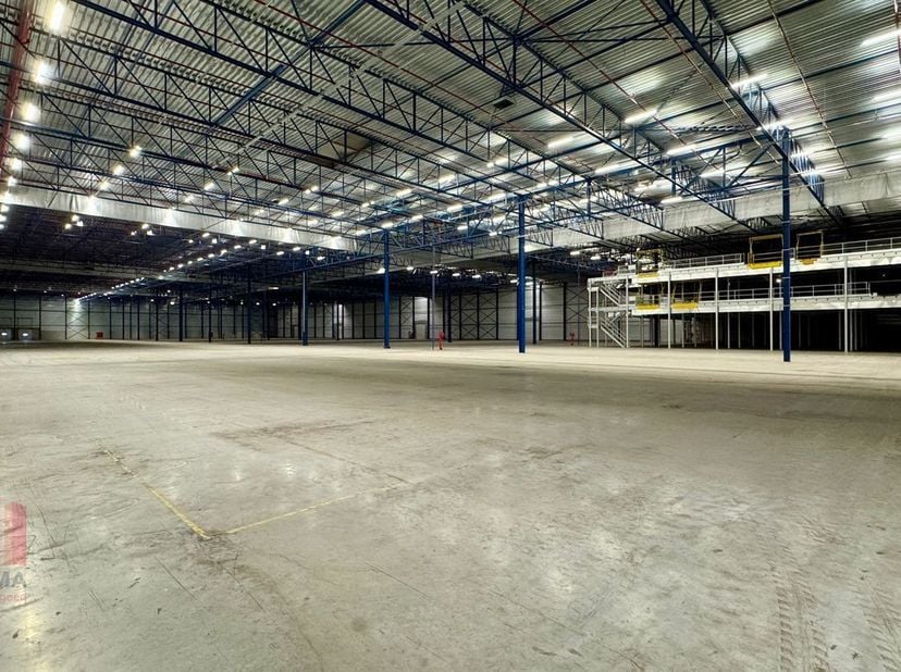 Ruime en moderne logistieke magazijnen op een strategische locatie in Willebroek, aan het Zeekanaal Brussel-Willebroek en vlakbij de A12 en N16. Dankz