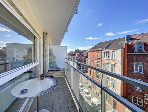                                         Studio à louer à Etterbeek, € 800
