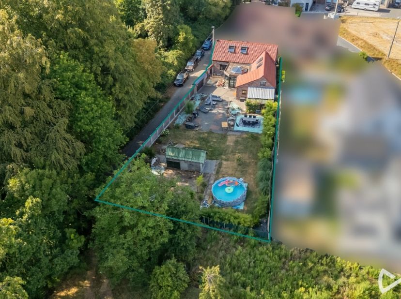 Puur genieten van rust, ruimte en natuur!<br />
<br />
Op zoek naar een woning waar je de drukte écht achter je kunt laten? Deze landelijke eigendom,
