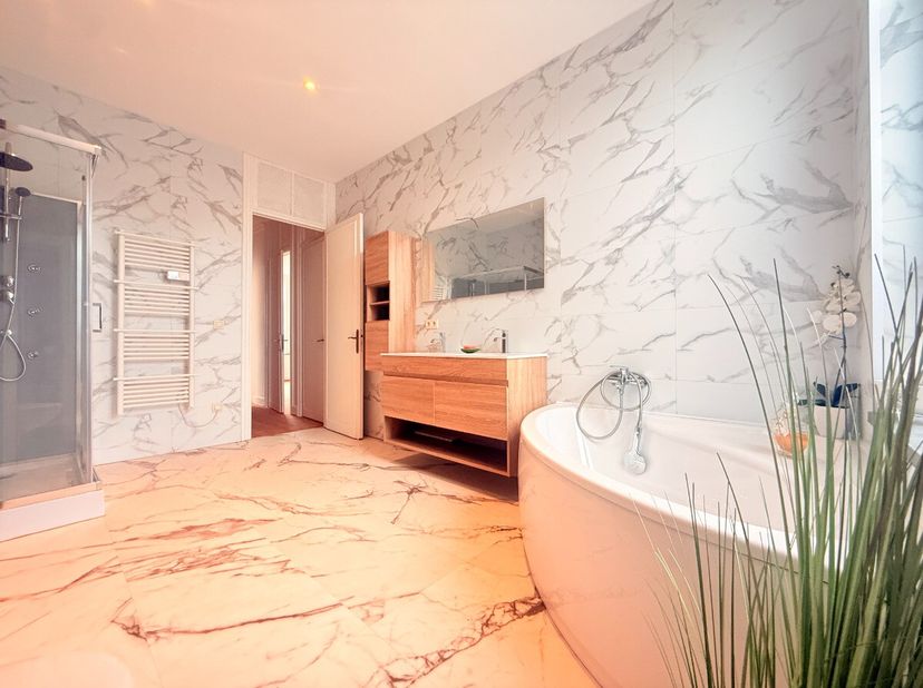 Huis te koop in Ieperstraat 89,
                    8930 Menen