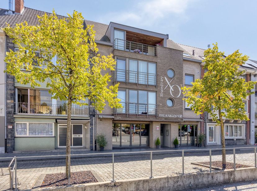 Droom je van een eigen zaak op een absolute toplocatie? Dit instapklare handelsgelijkvloers aan het bruisende Marktplein van Diepenbeek biedt een unie