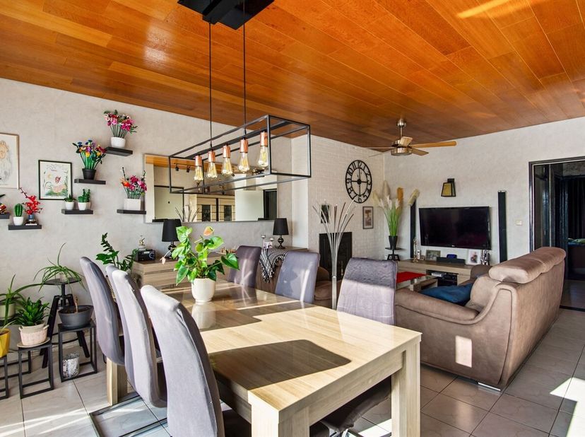 Appartement lumineux avec vue dégagée à Hemiksem<br />
Cet appartement est situé au calme dans un quartier résidentiel près du centre d'Hemiksem, à un