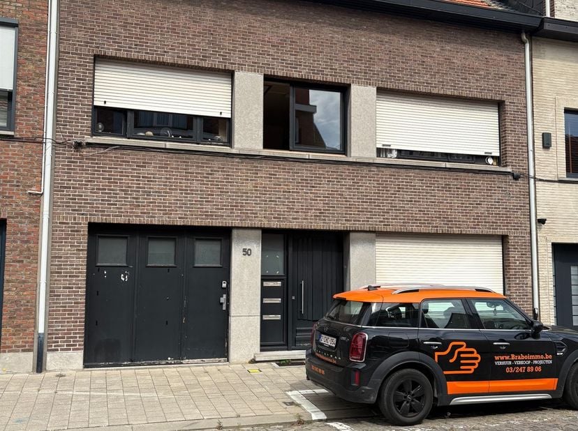 Instapklaar en gerenoveerd appartement met 1 slaapkamer in rustige straat nabij centrum Ekeren<br />
<br />
Op zoek naar een verzorgd en volledig ge