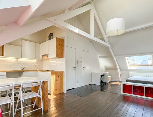                                         Studio te huur in Antwerpen, € 850
