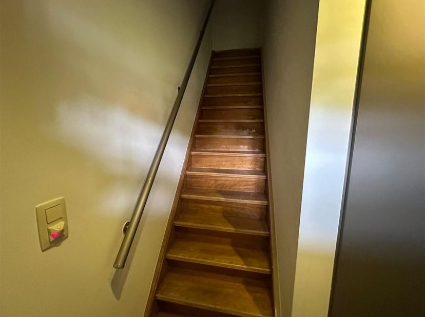 Spacieux appartement de 2 chambres avec grand grenier<br />
Cet appartement bien entretenu est situé au premier étage et offre un cadre de vie confort