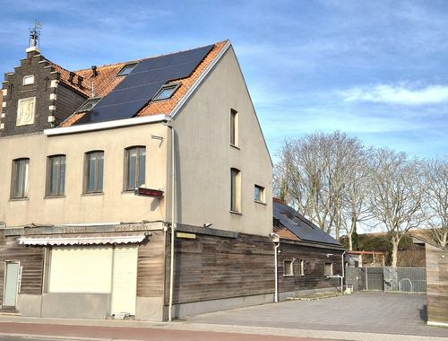                                         Bien commercial avec habitation à vendre à Deerlijk, € 399.000
