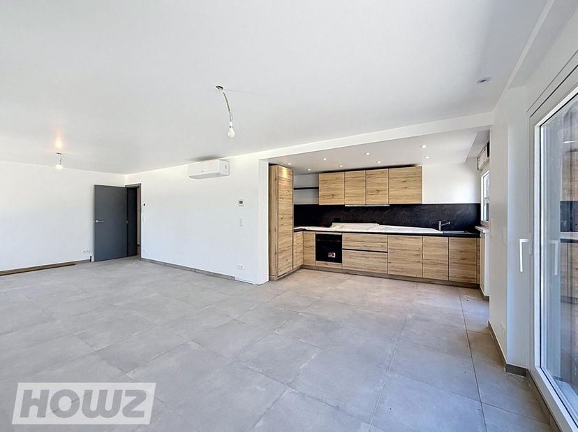 Situé dans un secteur apprécié du centre-ville, cet appartement combine confort, luminosité et équipements modernes. Une belle opportunité pour ceux q
