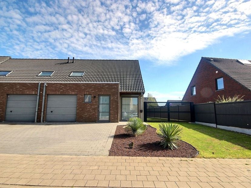 Huis te koop in ,
                    7700 Lowingen
