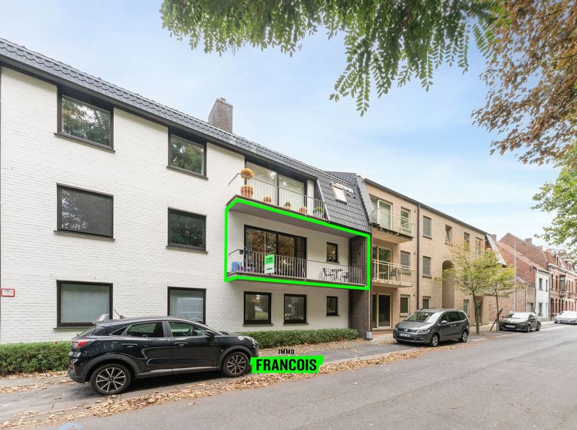 Zoekt U een perfect gelegen en ruim appartement dat klaar is om in te trekken? Dit prachtige drieslaapkamerappartement in Waregem biedt het beste van