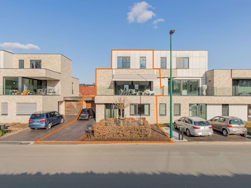 Energiezuinige woning met zicht op het water te Humbeek (Grimbergen)! Volledig instapklaar en afgewerkt met duurzame kwalitatieve materialen! Op onze