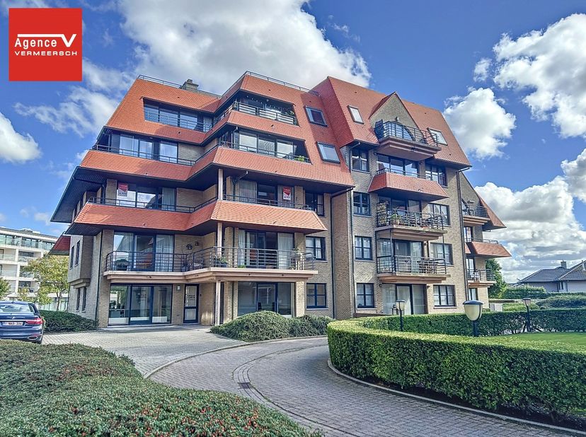 Deze gunstig gelegen inpandige parkeerplaats bevindt zich in een goed onderhouden residentie, op slechts enkele minuten wandelen van het strand. <br /