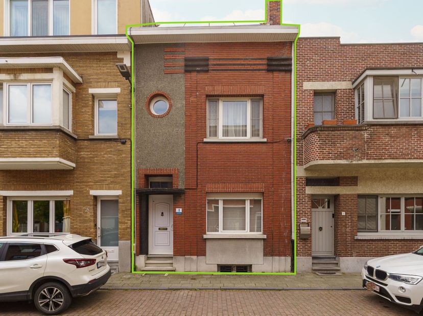 Vragen of interesse? Contacteer mij via dimitry@copandi.be of 0493 37 27 43.<br />
<br />
Deze instapklare woning is gelegen in een rustige en kindvri
