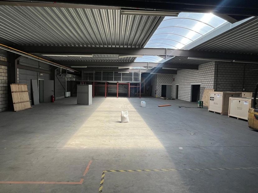 Bien professionnel à louer
                    à 2800 Mechelen