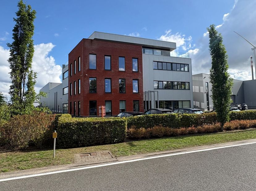 Bien professionnel à louer à Baron Van Loolaan 15,
                    9940 Evergem